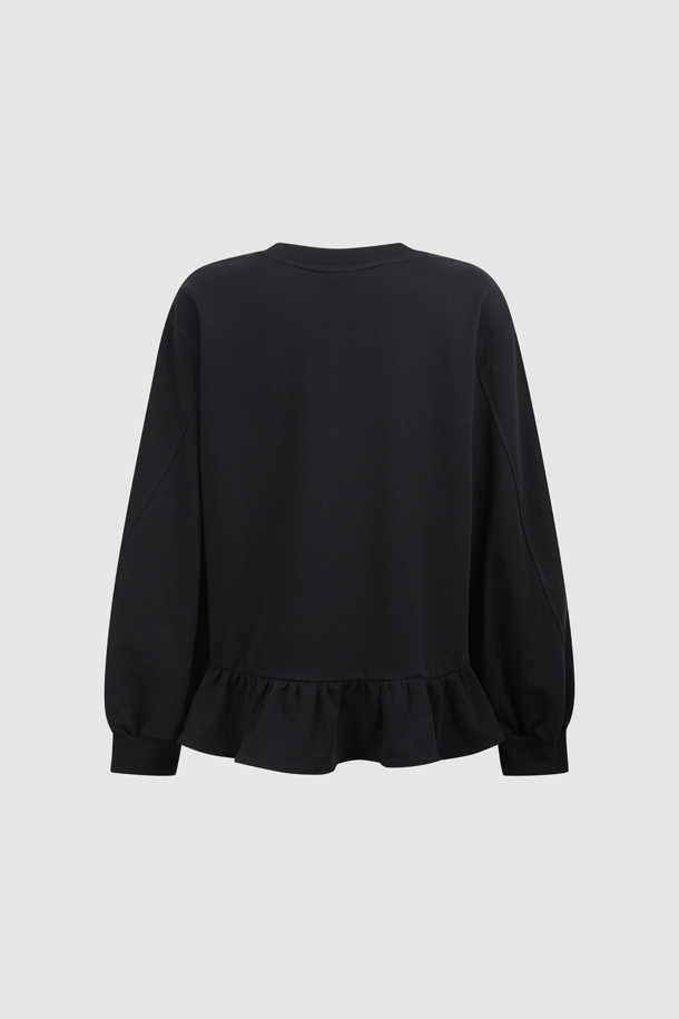 Hem Line Frill Sweatshirt (블랙)은 부드러운 면 소재로 제작되어 가을과 겨울에 따뜻하게 착용할 수 있는 여성 맨투맨입니다. 캐주얼하고 미니멀한 스타일로, 루즈핏과 라운드넥 디자인이 편안함을 선사합니다. 무지 패턴의 블랙 컬러는 어떤 하의와도 쉽게 매치할 수 있으며, 밑단 프릴 디테일이 여성스러운 포인트를 더합니다. 긴 소매 기장과 두꺼운 두께감으로 포근하게 착용 가능한 데일리 아이템입니다.

