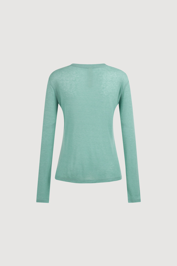 [Atelier] 자수 포인트 슬림핏 긴팔 티셔츠 (green)는 부드러운 촉감의 울, 텐셀 혼방 소재로 제작되어 봄, 가을에 착용하기 좋습니다. 슬림핏 디자인과 라운드넥으로 캐주얼하고 베이직한 스타일을 연출하며, 레이스 테이프 디테일과 아틀리에 자수 포인트가 특징입니다. 데이트룩, 카페룩 등 다양한 TPO에 활용 가능하며, 이너용 티셔츠로도 적합하여 활용도가 높습니다. 그린 컬러로 세련된 느낌을 더해 클래식, 미니멀 스타일을 즐기는 분들께 추천합니다.
