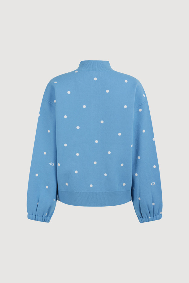 도트 집업 니트 가디건 (블루)은 캐주얼, 미니멀, 로맨틱 스타일을 즐기는 여성들을 위한 아이템입니다. 봄, 가을에 어울리는 이 니트 가디건은 부드러운 촉감의 니트 소재로 제작되었으며, 루즈핏으로 편안한 착용감을 선사합니다. 도트 패턴과 드롭 숄더, 소매 이밴드, 포켓 리본 디테일이 디자인의 특징이며, 데이트룩과 봄 소풍룩에 매치하기 좋습니다. 중간 두께의 집업 스타일로 간절기 날씨에 유용하며, 일상복으로 활용하기 좋습니다.
