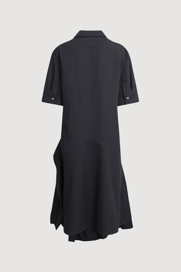 프릴 포인트 드레스 (라이트 블랙)는 우아한 스타일을 연출하는 여성용 원피스입니다. 봄, 여름에 어울리는 A라인 핏과 하프 소매 기장으로 시원하고 편안하게 착용할 수 있습니다. 스탠드 칼라와 버튼 여밈, 프릴 디테일이 더해져 로맨틱하고 클래식한 분위기를 자아냅니다. 데이트룩, 카페룩, 모임룩 등 다양한 TPO에 활용하기 좋으며, 루즈핏으로 편안한 착용감을 선사합니다. 라이트 블랙 컬러의 무지 패턴으로 어떤 스타일에도 쉽게 매치할 수 있습니다.
