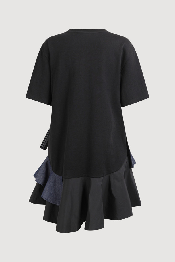 데님 소재에 밑단 러플 디테일이 여성스러운 "타이드 데님 블록 미디 드레스"입니다. 블랙과 데님블루 두 가지 색상으로 만나보실 수 있으며, 데이트룩, 카페룩, 여행룩 등 다양한 TPO에 활용하기 좋습니다. 캐주얼, 로맨틱, 미니멀 스타일을 즐기는 여성분들께 추천하며, 코튼과 데님 우븐 소재 믹스로 부드러운 촉감을 선사합니다. 립 넥 라인과 스트랩 디테일, 양옆 포켓으로 디자인뿐만 아니라 실용성까지 갖춘 민소매 미디 원피스입니다.
