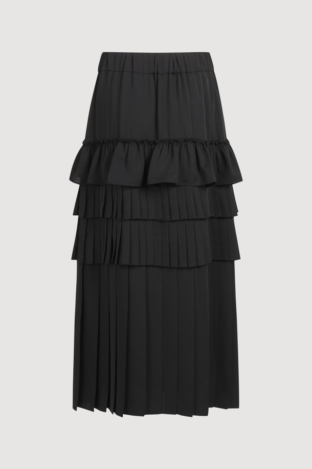 프릴 밴딩 롱 스커트는 페미닌한 무드를 연출하는 여성용 플리츠 스커트입니다. 얇은 두께감의 블랙 컬러 무지 디자인으로, 사계절 내내 활용할 수 있습니다. 뒷밴딩과 좌측 밑트임으로 편안한 착용감을 선사하며, 프릴 디테일과 로고 테이프가 포인트를 더합니다. 데이트룩, 카페룩, 모임룩 등 다양한 TPO에 미니멀, 클래식, 로맨틱 스타일로 연출해 보세요. 안감이 있어 비침 걱정 없이 부드러운 촉감을 즐길 수 있습니다.
