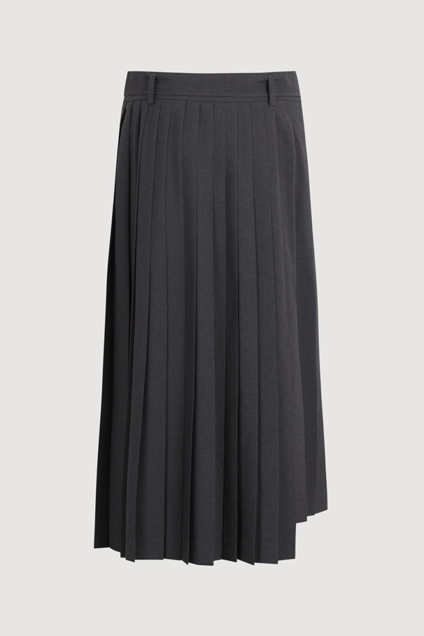 벨티드 포인트 플리츠 롱 스커트는 포멀, 스타일리시한 무드를 연출하는 여성용 스커트입니다. 허리 벨트 디테일과 사이드 콘솔 지퍼, 사이드 트임으로 세련된 포인트를 더했습니다. 무지 디자인에 롱스커트 타입으로, 오피스룩, 모임룩, 데이트룩 등 다양한 TPO에 활용 가능합니다. 클래식, 미니멀, 시크한 스타일을 즐기는 분들께 추천하며, 로고 테이프가 은은하게 포인트를 더합니다. 사계절 내내 즐길 수 있는 활용도 높은 아이템입니다.
