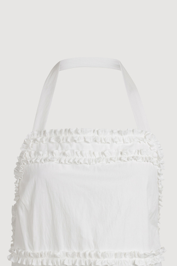 Chouetties by LUCKY CHOUETTE(슈에티 바이 럭키슈에뜨)의 홀터넥 롱 원피스 (화이트)입니다. 여성 의류로, 봄, 여름 시즌에 어울리는 우아하고 베이직한 스타일의 롱 원피스입니다. 홀터넥 디자인과 A라인 치마핏으로 여성스러운 실루엣을 연출하며, 백리스 디자인과 허리 끈, 러플 디테일로 포인트를 더했습니다. 민소매 디자인으로 시원하며, 레이어드하여 다양한 스타일을 연출할 수 있습니다. 데이트룩, 휴가룩, 리조트룩 등 특별한 날에 로맨틱하고 미니멀한 무드를 더해보세요.
