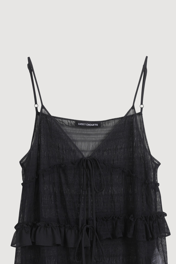[Re-Order] Sleeveless Frill Dress (black)는 시폰과 레이스 소재로 부드러운 촉감과 얇은 두께감이 특징인 여성 레이어드 원피스입니다. 블랙 컬러의 무지 디자인에 브이넥, 루즈핏, 민소매, 티어드 치마타입으로 시원하고 캐주얼한 스타일을 연출하며, 러플 디테일, 비대칭 디자인, 시스루 스타일로 포인트를 더했습니다. 봄, 여름, 가을 계절에 데일리룩으로 활용하기 좋습니다.
