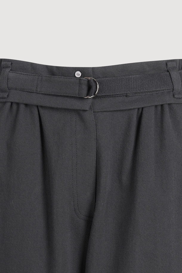 LUCKY CHOUETTE - 롱/미디팬츠 - Incision point Backbanding Pants (fabric belt) (dark grey)