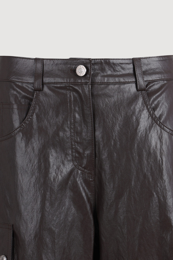 LUCKY CHOUETTE - 롱/미디팬츠 - Pocket Point Fake Leather Pants (brown)