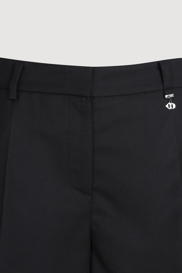 LUCKY CHOUETTE - 쇼트팬츠 - Emblem Point Shorts (black)