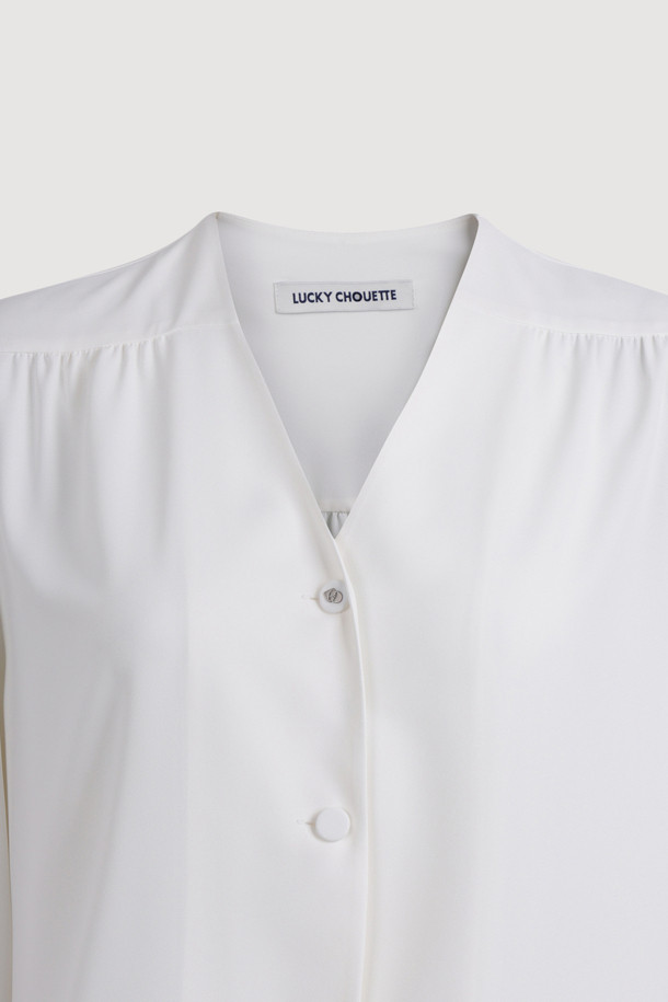 LUCKY CHOUETTE - 블라우스 - Shirring Point Poly Long Sleeve Blouse (ivory)