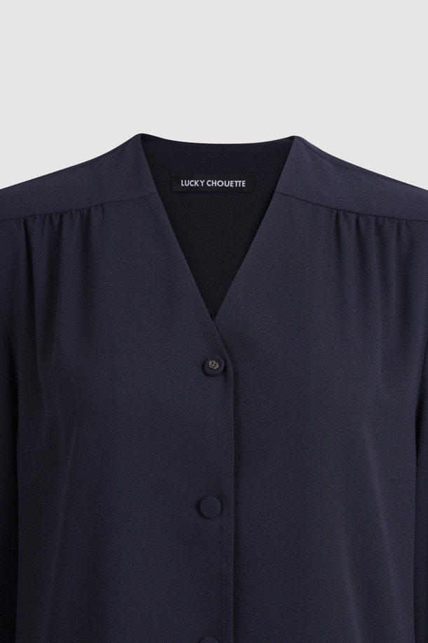 LUCKY CHOUETTE - 블라우스 - Shirring Point Poly Long Sleeve Blouse (dark navy)