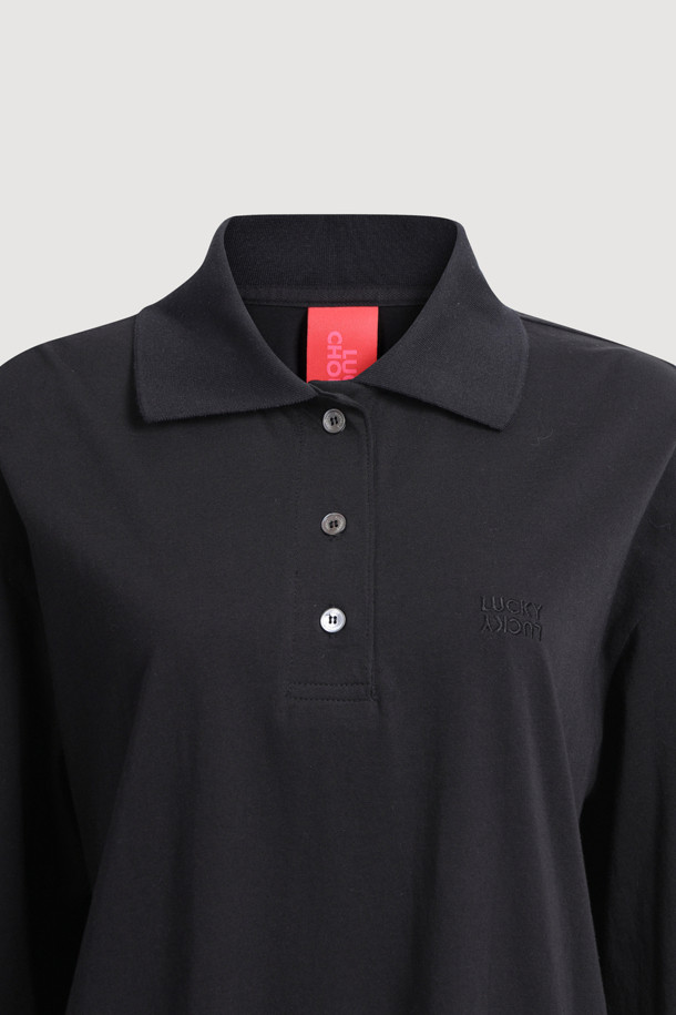 루즈 핏 피케 티셔츠(블랙)는 데일리 캐주얼 스타일을 위한 유니섹스 긴소매 티셔츠입니다. 부드러운 면 소재로 제작되어 편안한 착용감을 선사하며, 니트 카라 패치 디테일과 LUCKY 레터링 자수, 가슴 왼쪽 자수 포인트로 포인트를 더했습니다. 루즈핏과 세미 박시 핏으로 편안한 활동성을 제공하며, 동네 마실룩, 카페룩 등 다양한 TPO에 맞춰 미니멀하고 클래식한 스타일을 연출할 수 있습니다. 봄, 여름 시즌에 활용하기 좋은 아이템입니다.
