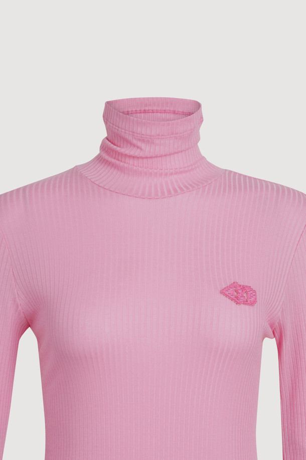 LUCKY CHOUETTE - 긴소매 티셔츠 - Embroidered Point Rib Turtleneck T-shirt (pink)