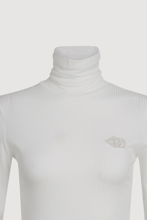 LUCKY CHOUETTE - 긴소매 티셔츠 - Embroidered Point Rib Turtleneck T-shirt (white)