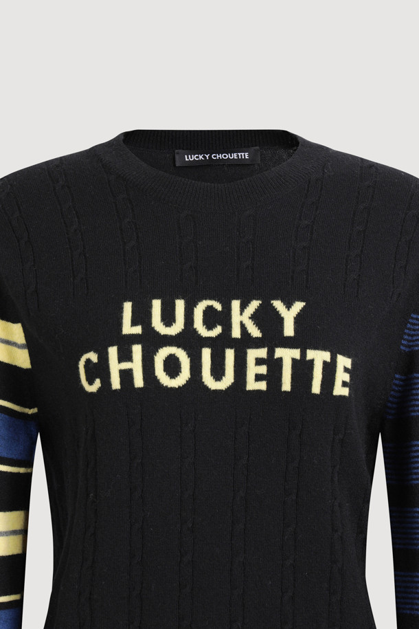 블랙 컬러의 Stripe Sleeve 슬림핏 니트 풀오버입니다. 부드러운 울과 캐시미어 혼방 소재로 제작되어 가을, 겨울 시즌에 따뜻하게 착용할 수 있습니다. 슬림핏 디자인과 라운드넥으로 제작되었으며, 소매 부분의 스트라이프 패턴과 케이블 조직 디테일이 돋보입니다. LUCKY 로고 자카드 디테일이 포인트로, 캐주얼, 스포티 무드는 물론 출근룩과 모임룩에도 활용하기 좋습니다. 클래식, 미니멀 스타일을 즐겨 입는 여성분들께 추천합니다.
