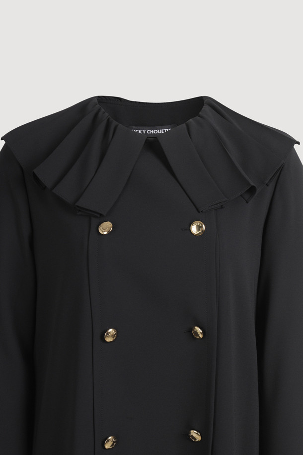 블랙 색상의 플리츠 더블 버튼 롱 드레스입니다. 라운드 넥 디자인에 루즈핏으로 편안하게 착용 가능하며, 안감이 있어 비침 걱정 없이 입을 수 있습니다. 봄, 가을에 어울리는 긴소매 스타일로, 우아하고 클래식한 분위기를 연출합니다. 구김이 적은 폴리에스테르 소재로 제작되었으며, 트임과 소맷단 버튼, 로고 테이프 디테일로 포인트를 더했습니다. 오피스룩, 모임룩, 소개팅룩 등 다양한 TPO에 미니멀하고 시크한 스타일을 연출해보세요.
