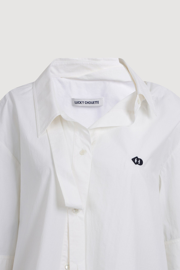 아이보리 색상의 타이 코튼 셔츠 블라우스입니다. 부드러운 면 소재로 제작되어 봄, 여름 시즌에 시원하게 착용하기 좋습니다. 레귤러 핏에 7부 소매 기장으로 제작되었으며, 칼라넥과 타이 디테일이 특징입니다. 데이트룩, 카페룩, 출근룩 등 다양한 TPO에 클래식, 미니멀, 캐주얼 스타일로 연출할 수 있습니다. 베이직한 디자인으로 유행을 타지 않고 오랫동안 즐겨 입을 수 있습니다.
