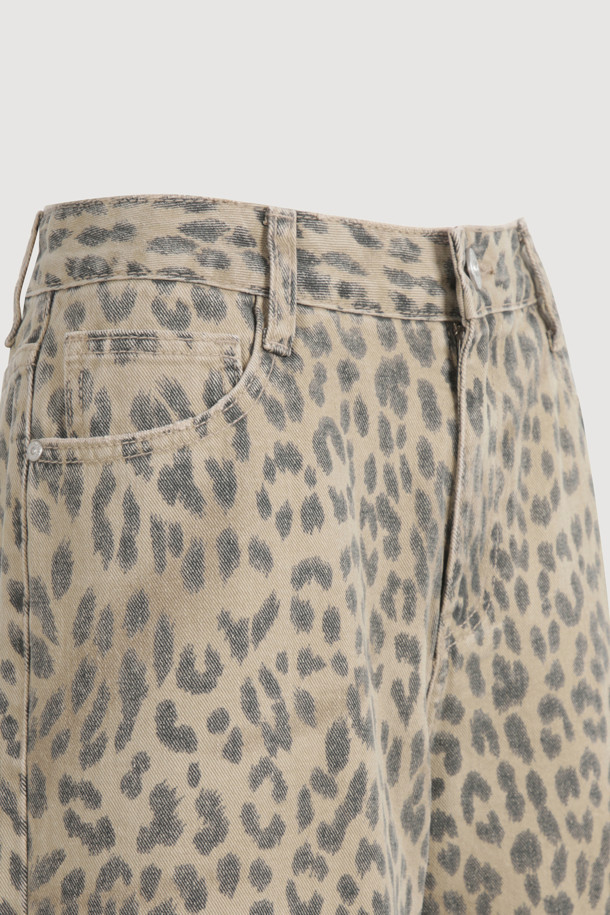 LUCKY CHOUETTE - 롱/미디팬츠 - Chouetties by LUCKY CHOUETTE_Leopard Denim Pants (beige)