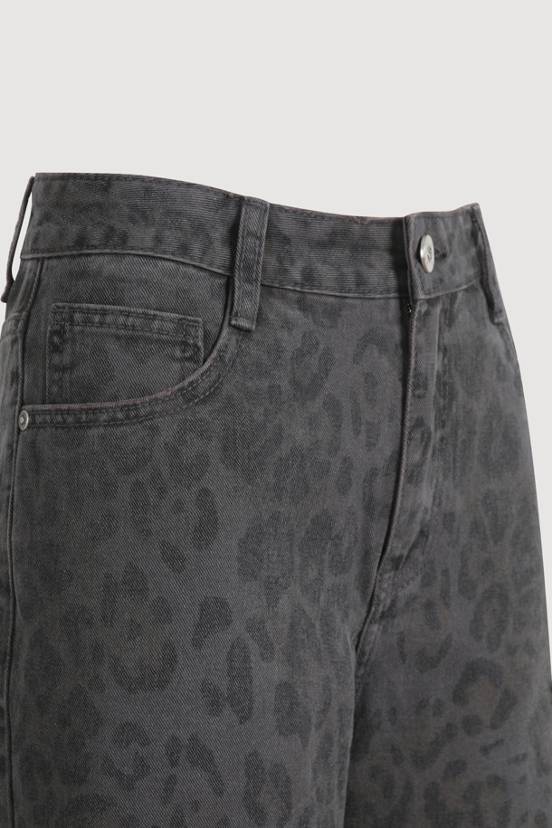LUCKY CHOUETTE - 롱/미디팬츠 - Chouetties by LUCKY CHOUETTE_Leopard Denim Pants (dark grey)
