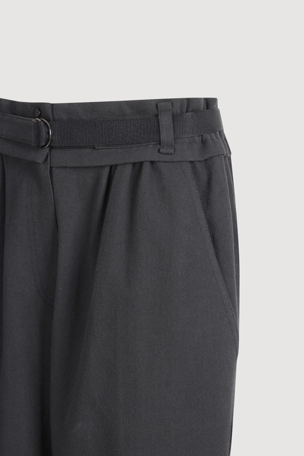 LUCKY CHOUETTE - 롱/미디팬츠 - Incision point Backbanding Pants (fabric belt) (dark grey)