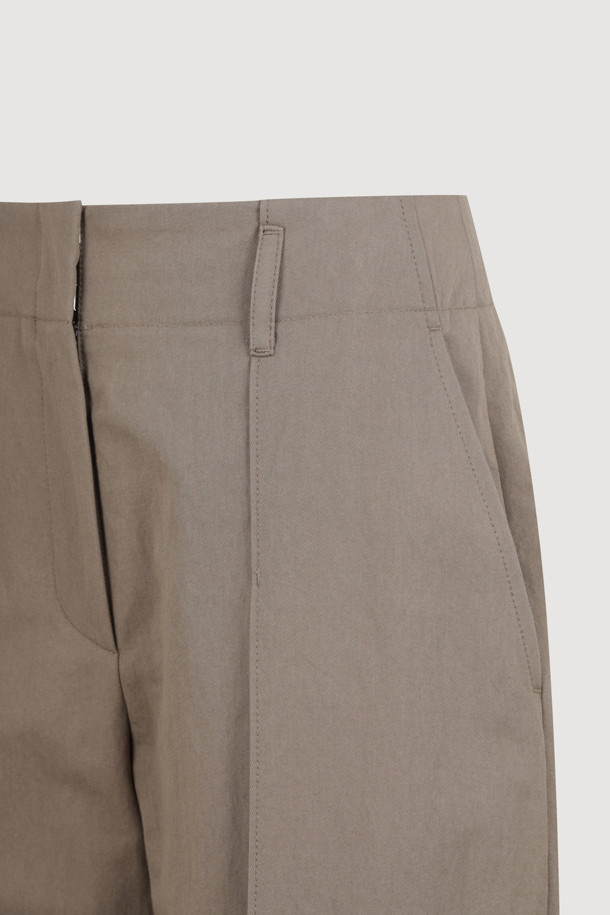 LUCKY CHOUETTE - 롱/미디팬츠 - Pintuck Point Cotton Pants (light khaki)