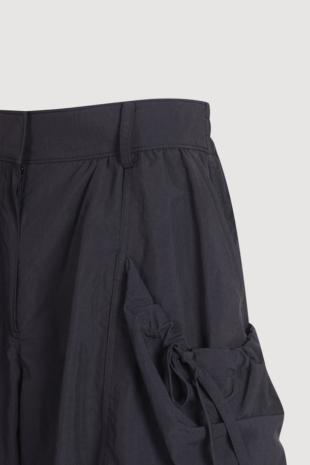LUCKY CHOUETTE - 쇼트팬츠 - Pocket Point Back Banding Shorts (black)