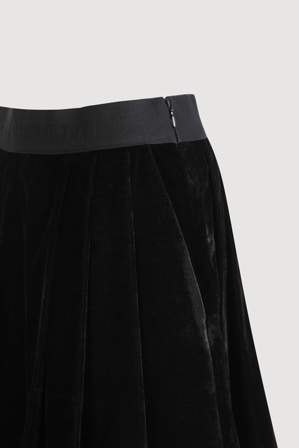 LUCKY CHOUETTE - 쇼트팬츠 - [Holiday Edition] Velvet Banded Waist Shorts (black)