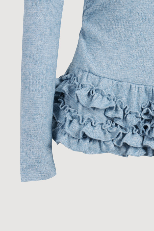 [Re-Order] 프릴 포인트 메탈 롱 슬리브 티셔츠 (블루)는 여성 의류로, 가을과 겨울에 우아한 스타일을 연출하기 좋습니다. 슬림핏에 터틀넥 디자인으로, 일상과 데이트룩, 모임룩에 활용하기 좋습니다. 메탈 소재 특유의 고급스러움과 긴 소매가 특징이며, 무지 패턴에 프릴 디테일과 밑단 볼륨감으로 포인트를 더했습니다. 클래식, 미니멀, 로맨틱 스타일을 즐기는 분들께 추천합니다.
