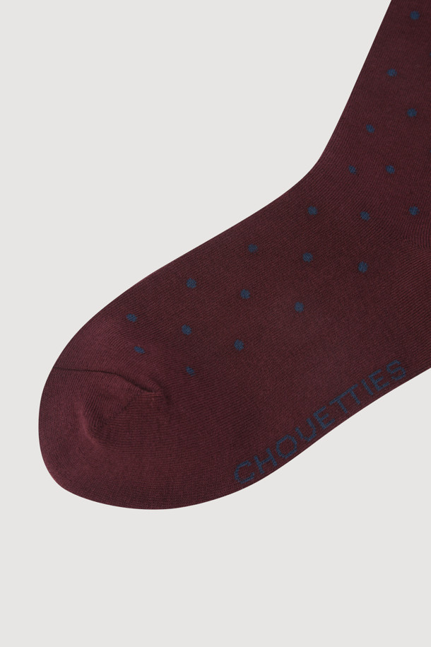 럭키 슈에뜨 by 럭키 슈에뜨 도트 패턴 양말(와인)은 면 소재로 제작되어 부드러운 촉감을 선사합니다. 사계절 내내 착용 가능한 이 양말은 캐주얼 스타일로, 도트 무늬가 돋보입니다. 발목 뒤 달 직조와 바닥 레터링 직조 디테일이 돋보이며, 신축성이 있어 편안한 착용감을 제공합니다. 동네 마실룩, 집콕룩, 산책룩 등 다양한 TPO에 활용하기 좋으며, 미니멀한 스타일을 연출할 수 있습니다.
