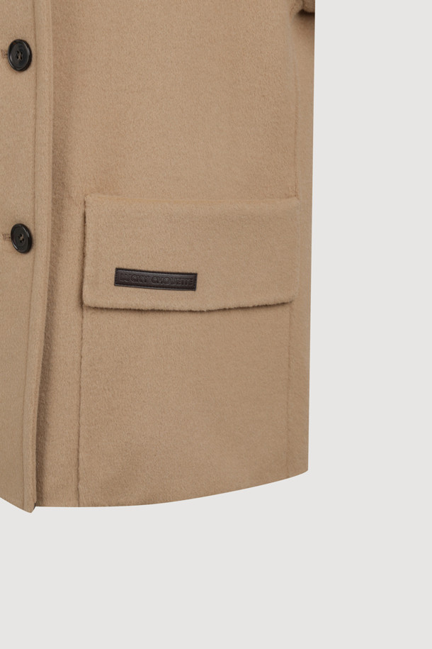 [Re-Order] 버클 칼라 하프 코트는 여성 고객을 위한 아우터입니다. 가을과 겨울에 착용하기 좋으며, 클래식하고 베이직한 스타일을 연출합니다. 라이트 베이지 컬러의 무지 디자인으로, 힙을 덮는 하프 기장감과 오버핏으로 편안하게 착용할 수 있습니다. 캐시미어 10% 블렌디드 소재로 부드러운 촉감을 선사하며, 빅 사이즈 아웃포켓과 럭키 로고 패턴 안감으로 포인트를 더했습니다. 출근룩, 오피스룩, 모임룩 등 다양한 TPO에 활용 가능하며, 클래식, 미니멀, 시크 스타일을 즐기는 고객에게 추천합니다.
