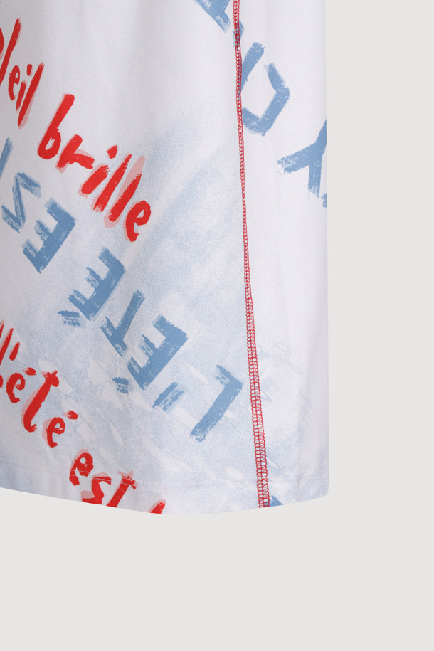 화사한 화이트 컬러의 Print Jersey Banding 미디 스커트입니다. 부드러운 저지 소재에 레터링 & 프린트 패턴으로 캐주얼하고 스포티한 무드를 연출합니다. 허리 밴딩과 얇은 두께, H라인 핏으로 편안하면서도 스타일리시하게 봄, 여름, 가을 시즌 데일리룩을 완성해보세요.
