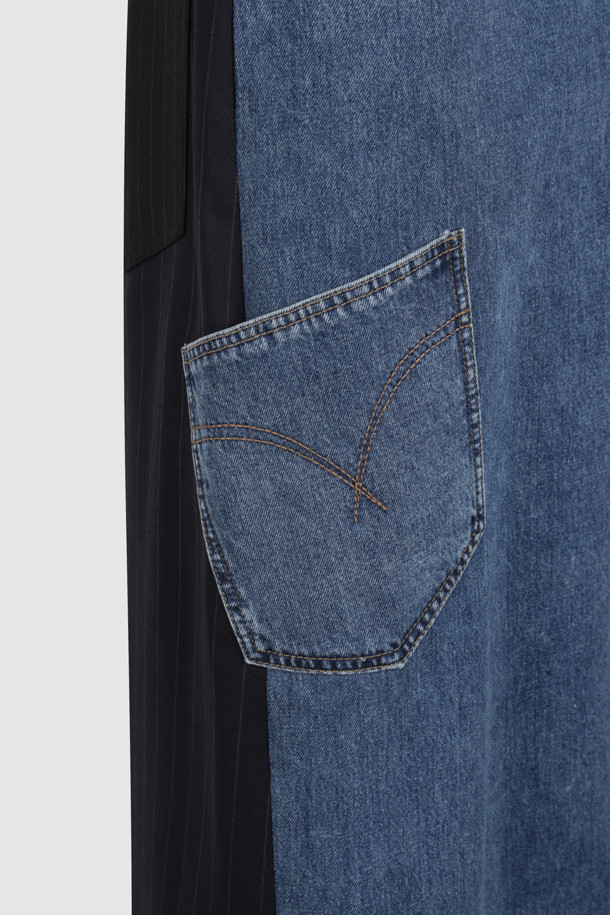 [Re-Order] 데님 스트라이프 믹스 롱 스커트 (multi color)는 여성스러운 롱 스커트로, 봄, 가을에 어울리는 아이템입니다. 유니크하면서도 클래식한 스타일을 연출하며, 데님과 울 소재의 조화가 돋보입니다. 세미 A라인 핏과 한쪽 플리츠 디테일이 세련된 실루엣을 완성하며, 앞 지퍼 여밈으로 편안하게 착용 가능합니다. 멀티 컬러 스트라이프 패턴이 돋보여 데이트룩, 모임룩, 카페룩 등 다양한 TPO에 활용하기 좋습니다. 미니멀하고 캐주얼한 스타일을 즐기는 분들께 추천합니다.
