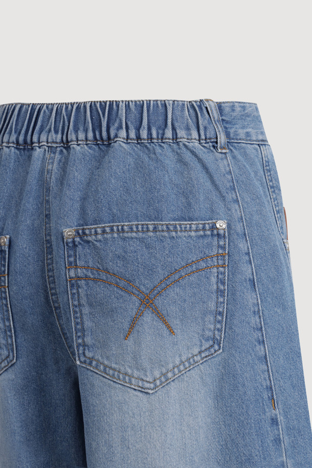 LUCKY CHOUETTE - 롱/미디팬츠 - Wappen Point Back Banding Denim Pants (blue)