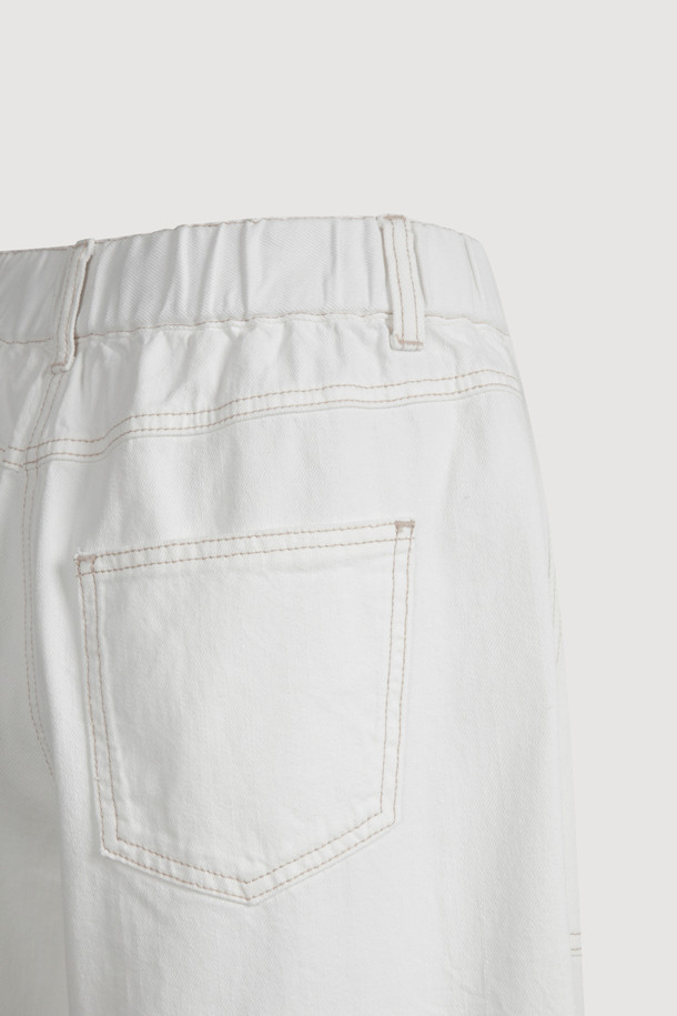 LUCKY CHOUETTE - 롱/미디팬츠 - Hem Frill Back Banding Wide Denim Pants (white)