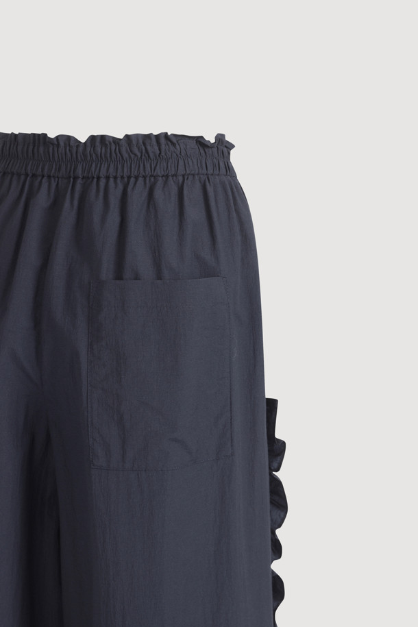 LUCKY CHOUETTE - 롱/미디팬츠 - Frill Point Banding Pants (dark navy)