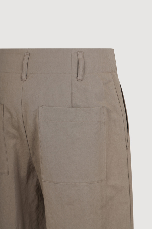 LUCKY CHOUETTE - 롱/미디팬츠 - Pintuck Point Cotton Pants (light khaki)