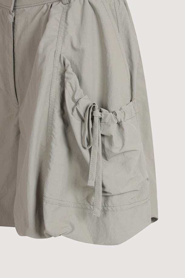 LUCKY CHOUETTE - 쇼트팬츠 - Pocket Point Back Banding Shorts (light khaki)