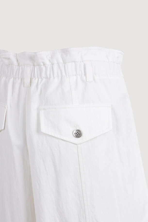 LUCKY CHOUETTE - 쇼트팬츠 - [Atelier] Pocket Point Back Banding Midi Shorts (ivory)