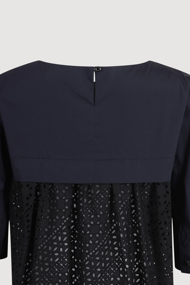 LUCKY CHOUETTE - 블라우스 - Eyelet Block Volume Sleeve Blouse (dark navy)