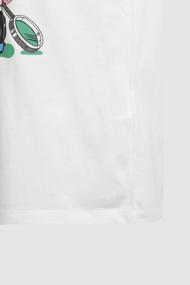 강아지 프린팅 반소매 티셔츠는 캐주얼하고 미니멀한 스타일을 연출하기에 좋은 아이템입니다. 부드러운 면 소재로 제작되어 얇고 가벼워 봄, 여름철에 시원하게 착용할 수 있습니다. 라운드넥 디자인과 레귤러핏으로 편안한 착용감을 선사하며, 일상생활과 산책룩, 동네 마실룩 등 다양한 TPO에 활용하기 좋습니다. 귀여운 강아지 패턴이 돋보이며, 리브 짜임 넥라인으로 깔끔한 마무리를 더했습니다. 공용으로 착용 가능하여 남녀노소 누구나 즐겨 입을 수 있습니다.
