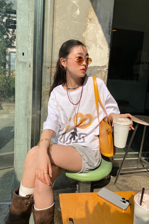 Chouetties by LUCKY CHOUETTE_Graphic Half Sleeve T-shirt (white)