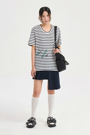 Stripe Loose Fit U Neck Half Sleeve T-shirt (ivory)