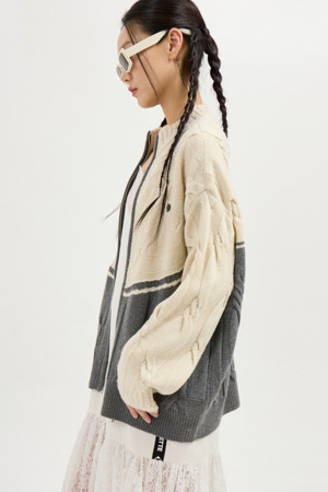 Half Colored Cable Jumper-Type Knit Cardigan (ivory)