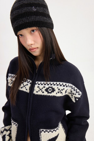 Chouetties by LUCKY CHOUETTE_Nordic Pattern High Neck Cardigan (dark navy)