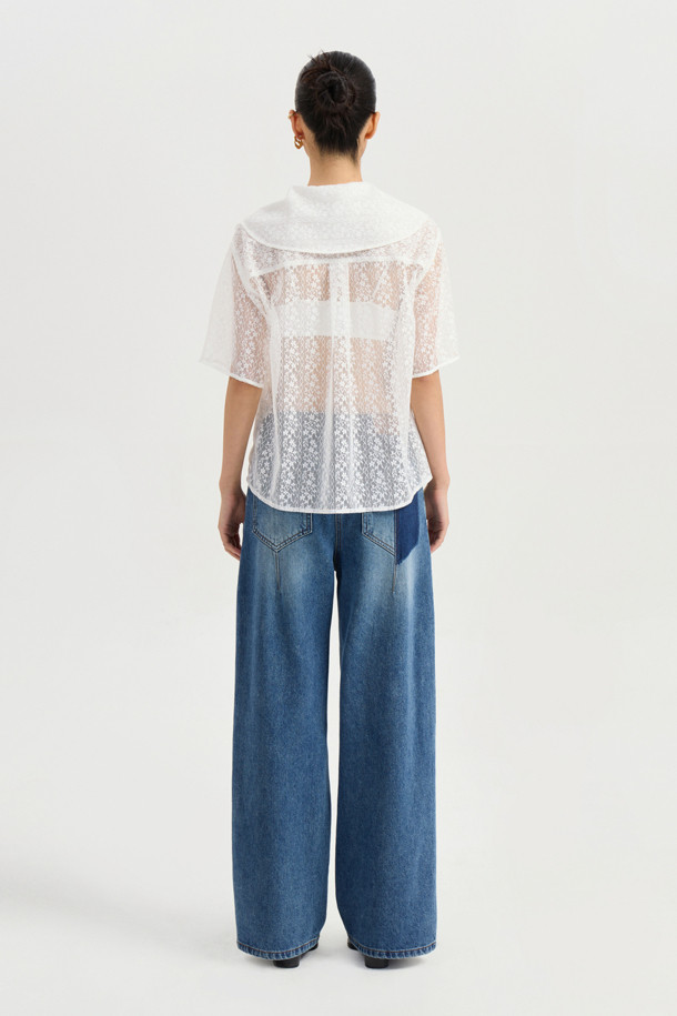 [Re-Order] 세미 와이드 데님 팬츠 (blue)는 여성용 데님 팬츠로, 캐주얼 및 스트릿 스타일을 연출하기 좋습니다. 봄, 가을, 겨울, 여름 사계절 내내 착용 가능하며, 긴 기장감과 루즈핏으로 편안한 착용감을 선사합니다. 무지 디자인에 캣 브러쉬 워싱, 핫픽스 장식, 절개 라인, 로고 캔톤, 리벳, 개발 스티치 자수 등 다양한 디테일이 돋보입니다. 세미 와이드 핏으로 다리 라인을 더욱 슬림하게 만들어주며, 데님과 면 혼방 소재로 제작되어 활동성과 스타일을 모두 만족시킵니다.
