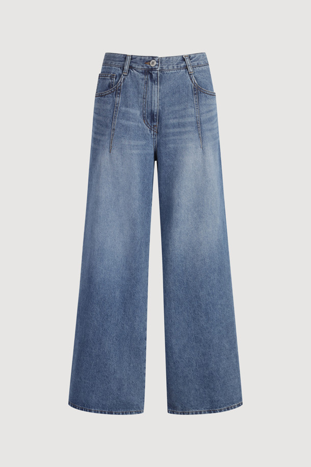 [Re-Order] 세미 와이드 데님 팬츠 (blue)는 여성용 데님 팬츠로, 캐주얼 및 스트릿 스타일을 연출하기 좋습니다. 봄, 가을, 겨울, 여름 사계절 내내 착용 가능하며, 긴 기장감과 루즈핏으로 편안한 착용감을 선사합니다. 무지 디자인에 캣 브러쉬 워싱, 핫픽스 장식, 절개 라인, 로고 캔톤, 리벳, 개발 스티치 자수 등 다양한 디테일이 돋보입니다. 세미 와이드 핏으로 다리 라인을 더욱 슬림하게 만들어주며, 데님과 면 혼방 소재로 제작되어 활동성과 스타일을 모두 만족시킵니다.
