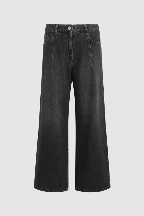 \[Re-Order] 세미 와이드 데님 팬츠(다크 그레이)는 여성용 데님 팬츠입니다. 캐주얼하고 미니멀한 스타일 연출에 적합하며, 무지 디자인에 캣 브러쉬 워싱과 핫픽스 장식, 스티치 자수, 절개 라인 등의 디테일이 돋보입니다. 루즈핏의 와이드한 핏으로 편안하면서도 스타일리시하게 착용할 수 있으며, 다크 그레이 컬러로 다양한 상의와 매치하기 용이합니다. 로고 캔톤과 리벳 등의 부자재로 퀄리티를 높였습니다.
