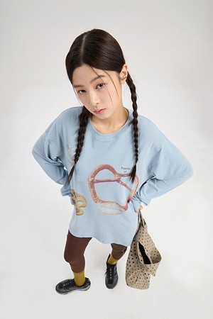 Chouetties by LUCKY CHOUETTE_Graphic Loose Fit Long Sleeve T-Shirt (blue)