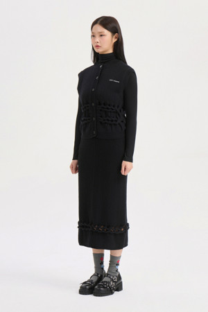 Solid Twist Embroidery Knit Vest (black)