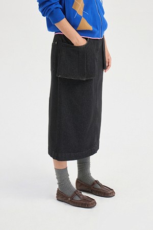 Pocket Point Denim Midi Skirt (black)
