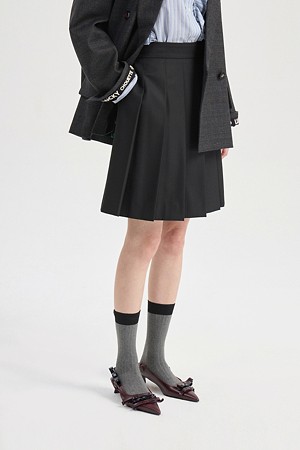 Pleated Midi Skirt (black)